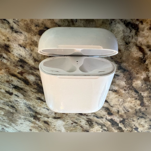 AirPod case - Picture 4 of 4